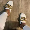Sandalen nieuw merkontwerp goudketen dames slipper gesloten teen slip op muildieren schoenen rond hevxm zapatillas mujer casa flip flop 230417