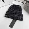 Moda yüksek kaliteli mektup beanie unisex örme şapka klasik spor kafatası kapakları kadınlar için