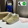 Yeni Mius Tasarımcı Ayakkabı 574 Spor Sneakers Bayan Platform Ayakkabı Denim Gündelik Eğitmeni Lüks Kadın Spor Sömürge Bej Kraliyet Blue Beyaz En Yeni Kadın Eğitmenler