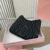 Top NEUE geneigte Umhängetaschen weiche Schaf -Leder -Handtaschen Luxus designewallet Damen Cross Lod Bag Hobo Totes Kosmetische Taschen Miui -Geldbörsen