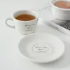 Tassen Ins Frankreich Stil Kaffee Set Kunstbuchstaben Muster Design Teewasserbecher und Untertasse 220 ml Koreanisch 230815