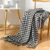 Filtar modern enkel kast filt svartvitt houndstooth dekor soffa homestay el säng handduk flagga mjuk halsduk