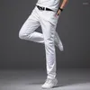 Jeans masculinos 2023 homens brancos moda calças retas casuais estilo clássico calças finas de marca masculino