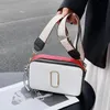 Дизайнерские женщины сумки нового 2023 Contrast Color Small Square Bag Trend буква одно плече