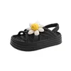 Söta kvinnliga sandaler 2024 Flower Summer Fashion Platform Beach Ladies Shoes Outdoor bekväm icke-halkstudent Roman 5