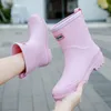 Stivali da pioggia stivali d'acqua donna stivali in gomma caviglia impermeabili pioggia femminile comfort giardino galoshes scarpe piovose alfata chuva 230815