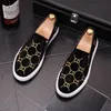 Luxury Royal Style Mens Wedding Dress Shoes Spring Autumn Handmade broderi Mönster Exotiska designer Loafers Fashion Casual Sneakers 1AA33