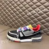 2023 Neue Luxusqualität Casual Shoes Brand Männer Sneaker Leder Trainer Mann Technischer Gummi-Läufer Sport Lug Sole Walking Size 39-44 RD1012