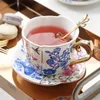 Tazze in ceramica tazza di tazza di tazza di piattini in sezione in stile inglese originalità nera tazza da tè tè household latte 230815