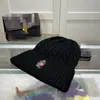 Högkvalitativ designer Beanie Classic mönster tryckt stickad hatt vindtät och kallbeständig gåva under hösten och vintern tillgänglig