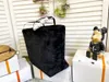 Miui Высокое качество A/W Роскошная дизайнерская большая сумка Fury Сумка из кроличьего флиса Сумка на плечо Сумка на плечо Большая вместительная сумка для покупок Рюкзак 573856