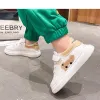 Baby Autumn First Walkers Leather Toddler Boys Girls Sneakers Söta Bear Soft Sole White Tennis Fashion Little Kids Shoes 1525