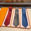 Män slips design herrar band mode nacke slips bokstav tryckt 3 färger lyxiga designer affärsman cravate halskläder med ruta 2109268e