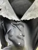 Kvinnors blusar Premium Sense Hook Floral Stitching Shirt Tunga broderier V-ringning spetsar