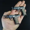 2023 금속 권총 총 콜트 1911 소형 모델 1 3 Beretta 92F 17 고품질 키 체인 남성 및 여성 생일 선물 T240104