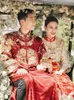 Chińska sukienka ślubna Red Gold Retro Bride Toast Świąteczna ceremonia ubrania Formalna Ceremonia Vintage Mid Rękaw Cheongsam Phoenix Suknia