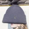 Großhandel 21Styles Mütze Designer Männer Frauen Mützen Cap Luxus Brand Metall Buchstaben Schädel Hut Wolle Strickkappen