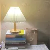 Tischlampen Temar Creative Faltenlampe zeitgenössische Holzschreibtisch Leuchte LED für Home Schlafzimmer Dekoration