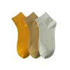 Herrensocken 3 Paare hochwertige Baumwollmänner atmungsaktives lässiges weiches Geschäftskleid Solor Fashion Simple Male's Middle Tube Sosk