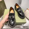 Lyxiga kvinnor casual skor plattformar läder loafer låsande g- läderplattform loafers retro slip på penny remmar luggade gummisulor runt tå 35-40box