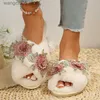 Slippers Crystal Flower Flat Talons fourrure Pantoufles femmes 2023 automne d'hiver maison douce Chaussures duveteuses Femme Chauffle en peluche