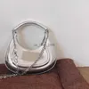 Hobo mbti silver glansiga handväskor för kvinnor designer lyx 2023 ny trend axel väska kedja pu läder casual hobos crossbody väskor hkd230817