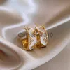 Charm French Vintage Zircon Flower White Monamel C على شكل جرة ذهبية على شكل نساء للسيدات مع إكسسوارات مجوهرات جديدة متقدمة J230817