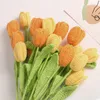 Flores decorativas Tulipanes tejidos a mano Tabla de hogar falsa de punto a mano creativo Decorar el regalo del Día de la Madre de San Valentín