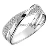 Bandringe Huitan Neuester frischer zweifarbiger X-Form-Kreuzring für Frauen Hochzeit Trendiger Schmuck Schillernder CZ-Stein Große moderne Ringe Anillos J230817