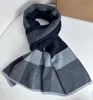 2023 Nouveaux hommes Vérification simple Écharpe en laine Classic Scarf Châle enveloppe chaude d'hiver écharpes