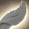 Lampada a parete LED White Feather per TV Controllo da letto da letto Cambiatore CORRIDO CORRIDO SEMPLICE LUCI DI RESIN