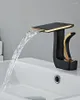 Torneiras de pia do banheiro Torneira criativa de lavagem em cachoeira e gabinete de cobre frio Bacia branca de ouro preto
