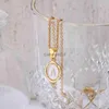 Hanger kettingen nieuwe stijl initiële email a-z brief gouden druppelolietechnologie ketting voor vrouwen prachtige hangende banket mode sieraden cadeau j230817