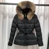 Designer de jaqueta feminina Jaquetas de inverno Casacos longos colares de cabelo de guaxinim reais parkas de moda quente com cinto de algodão casaco de algodão.