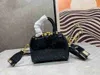 10a Top Class Shell Bag Women Handheld Crossbody Bag Bright Metal Letter dragkedja Öppning Lyxbroderi Linne axelband Designer Bag
