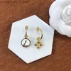 Stud New Mode Orees Perle V pour les femmes de boucle d'oreille Luxurys Designers Heart Pearl Hoop Joker Boucles d'oreilles bijoux de qualité supérieure D2111247Z Z230817