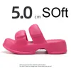 Slippers 2023 Dopamine Pink Summer Damesglaasjes Sandalen Slipper 5 cm dik platform voor Outdoor Indoor Non Slip Eva Soft Home 230816