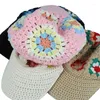 Capas de bola 2023 Flor de gancho artesanal Hollow Out Knit Hat Baseball Cap Works Warm in Autumn Winter Cute jovem sol