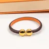 Дизайнерские браслеты Модный брендовый браслет-манжета Роскошный кожаный браслет с круглой пряжкой для пары Женский браслет Высокое качество Браслет из 18-каратного золота в подарок
