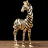 Dekorativa föremål Figurer Golden Zebra Craft Sculpture Harts Simulation Animal Statue Horse Figur Hemtillbehör 230816