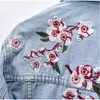 Jaquetas femininas Spring Plum Blossom Flower Bordery Jean Jacket com colarinho de algodão Harajuku solto rasgado azul de jeans de jeans outwear 230816