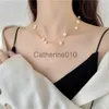 Подвесные ожерелья Retro Light Luxury Double Clavicle Chain Ожерелье для женщин Акриловое пресс -имитация жемчужина Кокер золотой цвет элегантные украшения J230817