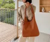 Bolso de hombro de mujeres casuales de vagabundo bolsas de compras de gran capacidad femenina bolso de bolso sólido de cuero suave dama de viajes bolsos bolso HKD230817