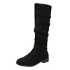 Klänningskor 2023 Högkvalitativ veckad bagageutrymme Black Naken Faux Suede Flock Knee Boots Ladies Flat Autumn Winter Shoe 43 230816