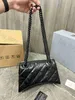 balencig Sac à chaîne B Crush Curshed Meidum Cuir de veau Matériel noir Sablier Bandoulière Sacs en croissant Sac à bandoulière en cuir Lettre Boucle Embrayage avec Nappa Lambsk