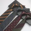 Bow Ties Tide Design 8cm Fish Striped Geometric Tie för män Polyester Slitte Fashion Party Wedding Banket Host Accessories