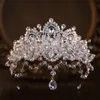 Hochzeitshaarschmuck Hochzeit Haare Haar Tiara Kristall Luxus Brautkronen Weiß Diadem Diadem Diadem Stirn Stirnband Haarzubehör Kopfstücke Kopfschmuck 230816