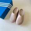Sandales de couleur de bonbons pour femmes Sandals pour hommes de la mode masculine de vacances en plein air lettre en caoutchouc 3D Pantoues d'impression 34-45