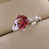 클러스터 반지 Luomansi S925 Silver Red Moissanite Ring 1 GRA 인증서 고급 보석 여성 기념일 파티 어머니 선물