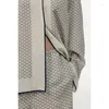 Meninas femininas IOO Mulheres de seda camisas Cadeia impressa Blusa Loose 2023 Shorts Design de nicho de alta qualidade